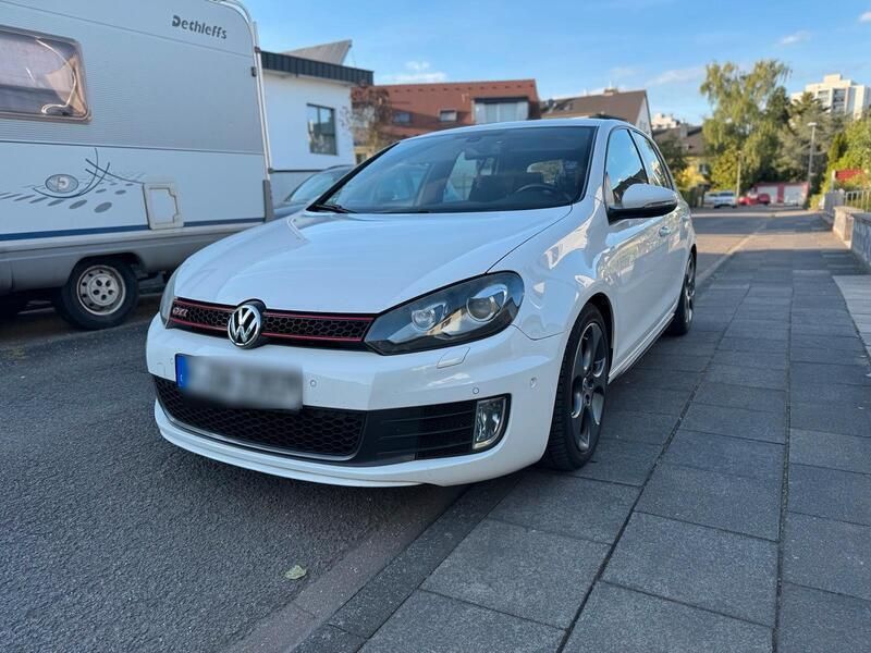Weiß Gebraucht 2009 VW Golf VI GTI Kleinwagen | 8.200 € (Fairer Preis) - Bild 1/4