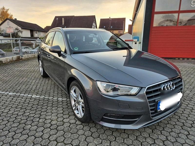 Grau Gebraucht 2016 Audi A3 Limousine | 12.400 € (Fairer Preis) - Bild 1/4