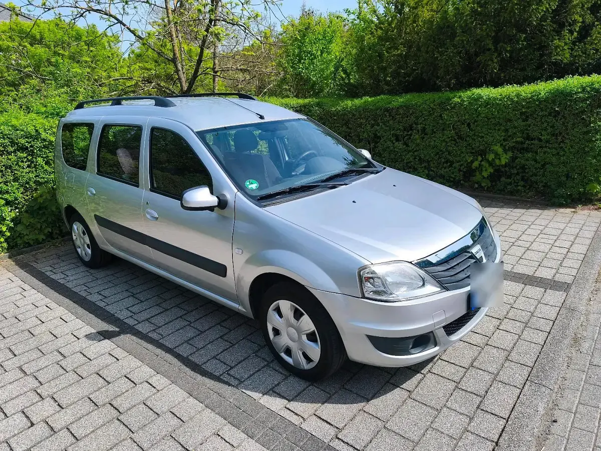 Gebraucht Dacia Logan MCV Lauréate 86 PS (63 kW) 2012 Silber Kombi