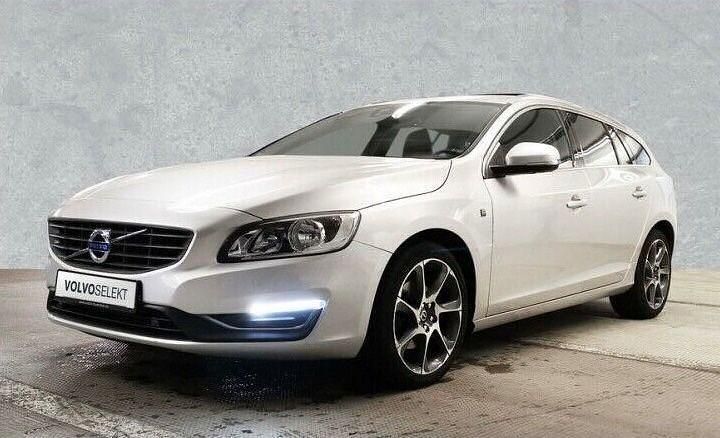 Gebraucht Volvo V60 Business Edition 150 PS (110 kW) 2016 Silber Kombi