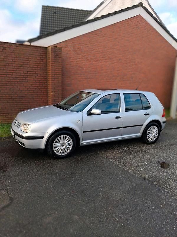 Silber Gebraucht 2000 VW Golf IV Kleinwagen | 1.600 € (Fairer Preis) - Bild 1/4