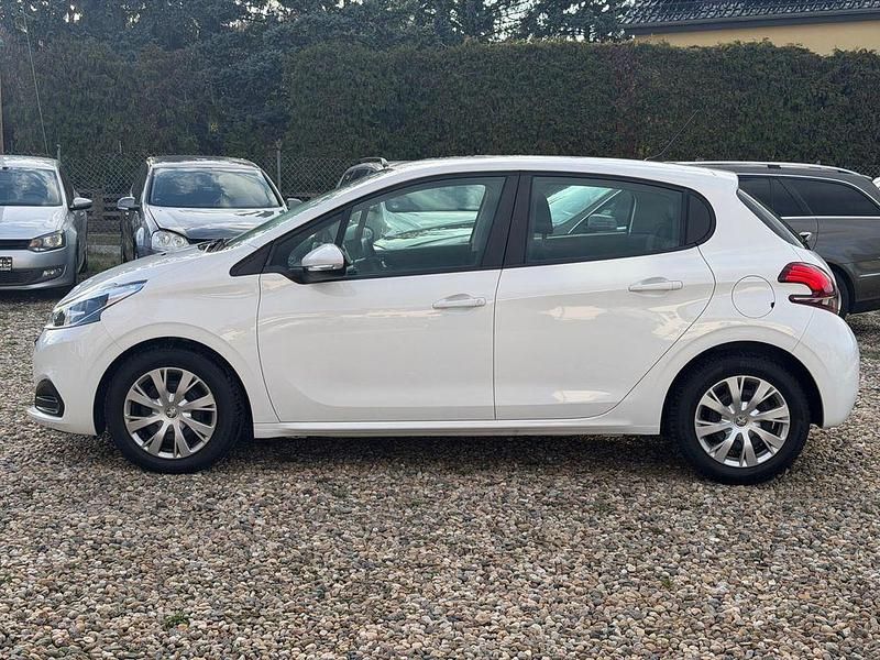 Gebraucht Peugeot 208 Active 102 PS (75 kW) 2019 Weiß Kleinwagen