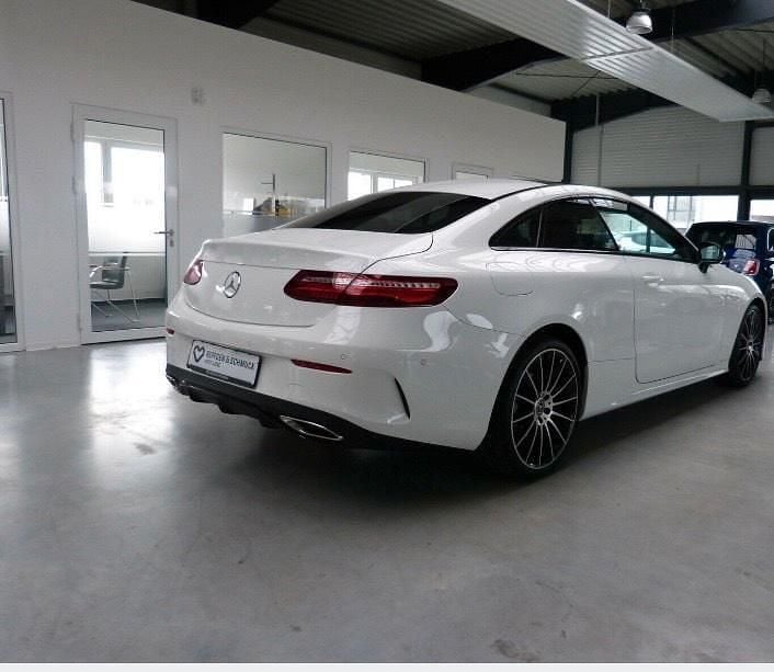 Weiß Gebraucht 2018 Mercedes E300 AMG line Coupé | 35.900 € (Etwas zu teuer) - Bild 1/4