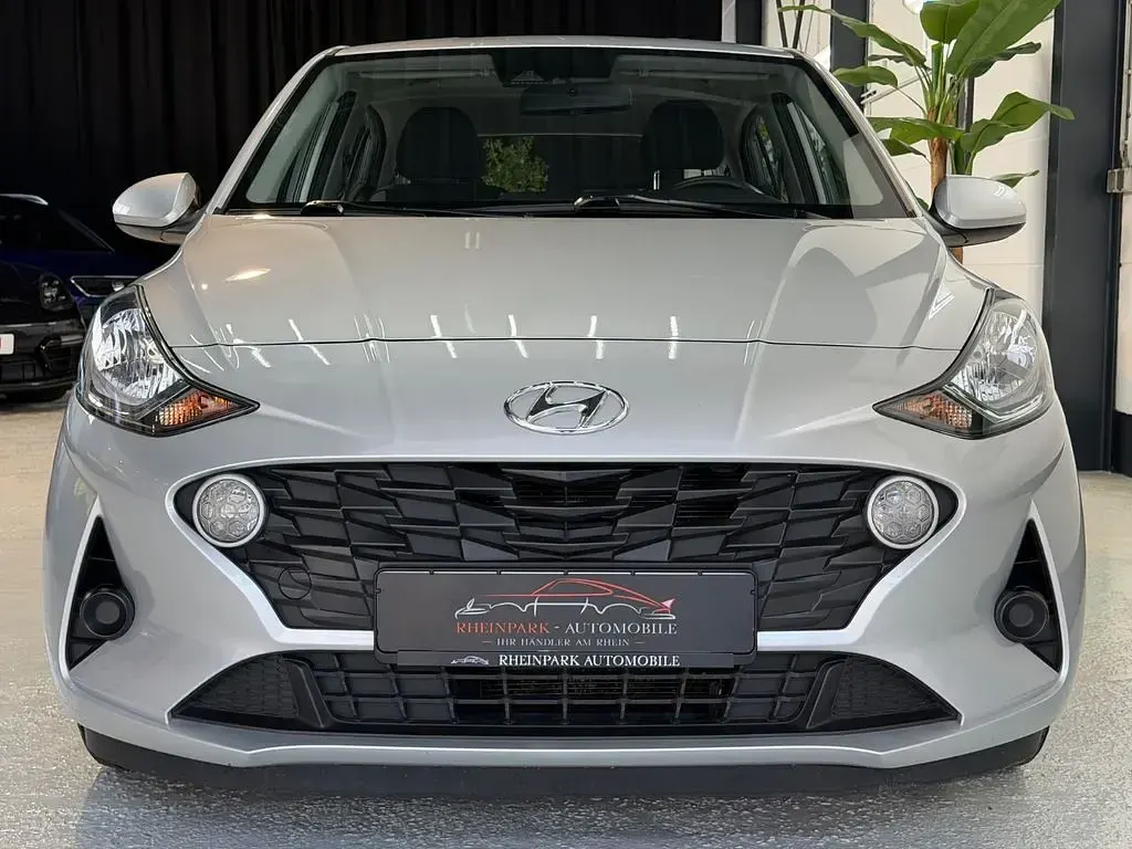 Gebraucht Hyundai i10 Select 67 PS (49 kW) 2023 Silber Kleinwagen