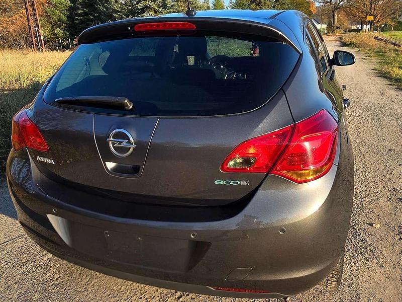 Gebraucht Opel Astra Design Edition 87 PS (63 kW) 2011 Grau Limousine