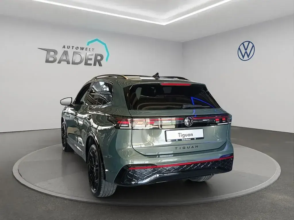 Gebraucht VW Tiguan R-line 193 PS (141 kW) 2025 Grün SUV