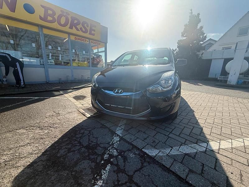 Gebraucht Hyundai ix20 90 PS (66 kW) 2012 Schwarz Kleinwagen
