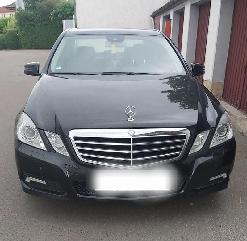 Schwarz Gebraucht 2009 Mercedes E350 Limousine | 6.950 € (Superpreis) - Bild 1/4