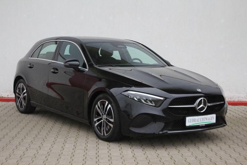 Schwarz Gebraucht 2024 Mercedes A180 Progressive Limousine | 24.870 € (Superpreis) - Bild 1/4