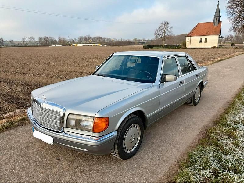 Silber Gebraucht 1988 Mercedes 260 Limousine | 9.900 € - Bild 1/4