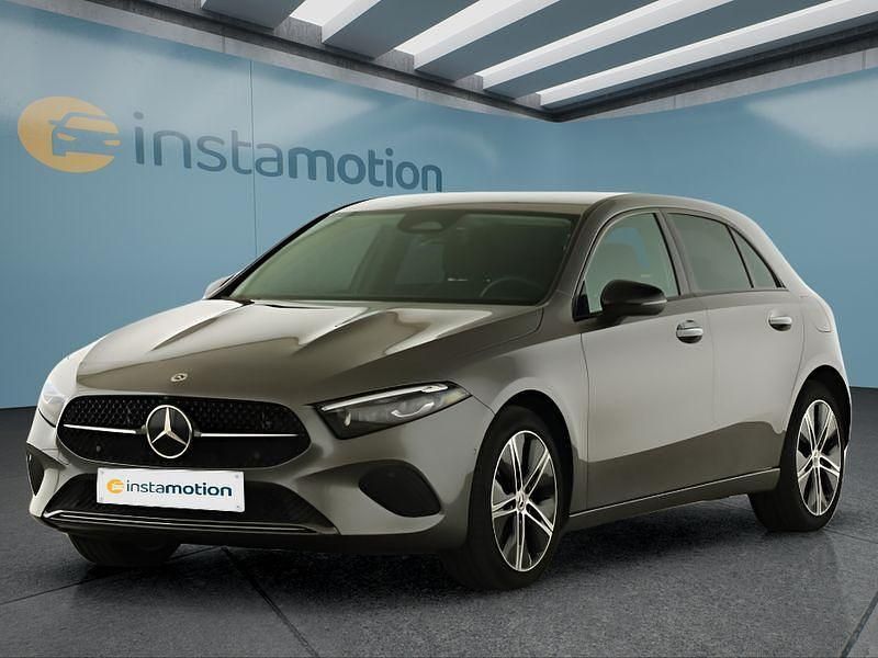 Grau Gebraucht 2023 Mercedes A250 Kleinwagen | 28.399 € (Fairer Preis) - Bild 1/4
