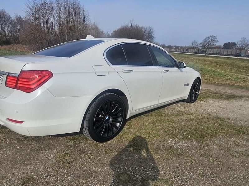 Gebraucht BMW 730 245 PS (180 kW) 2011 Weiß Limousine