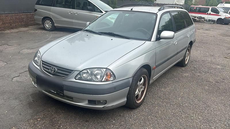 Silber Gebraucht 2001 Toyota Avensis Kombi | 1.100 € (Superpreis) - Bild 1/4