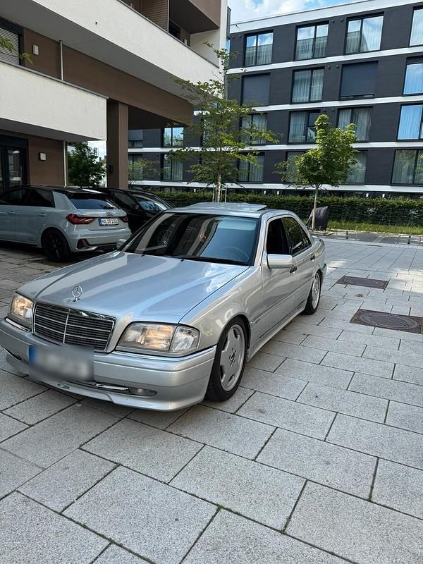 Silber Gebraucht 1993 Mercedes C220 AMG Limousine | 4.999 € - Bild 1/4