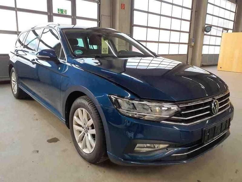 Gebraucht VW Passat Business 150 PS (110 kW) 2023 Aquamarine blue metallic Kombi