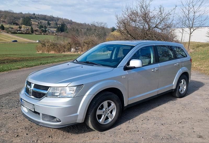 Gebraucht Dodge Journey 170 PS (125 kW) 2010 Silber SUV