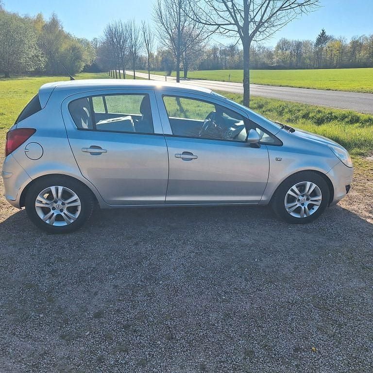 Second-hand Opel Corsa Selection 86 CP (63 kW) 2011 Argintiu Hatchback