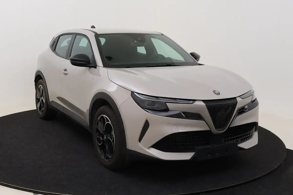 Gebraucht Alfa Romeo Junior 114 kW (156 PS) 2025 Beige (avorio galleria) SUV