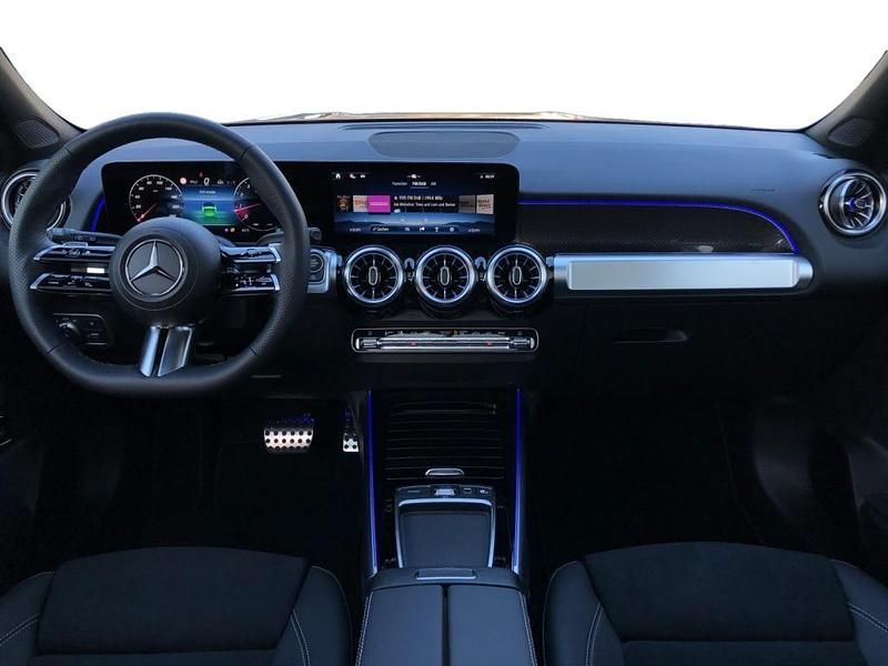 Gebraucht Mercedes GLB220 190 PS (139 kW) 2026 Metalliclack kosmosschwarz SUV