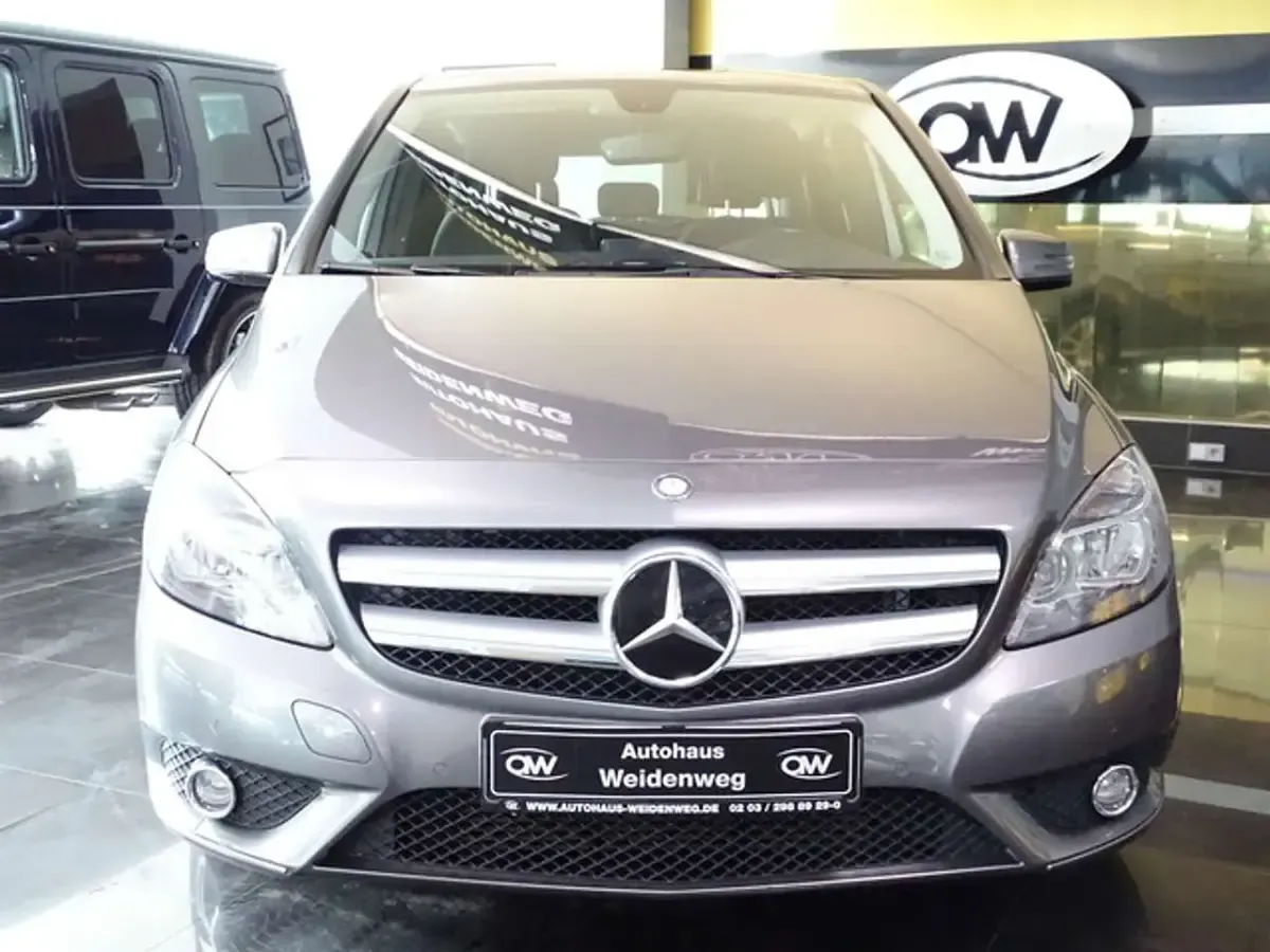 Gebraucht Mercedes B200 156 PS (114 kW) 2012 Grau Kleinwagen