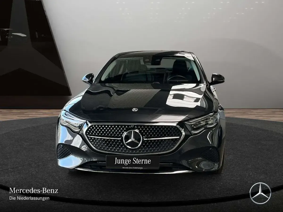 Gebraucht Mercedes E220 Avantgarde 197 PS (144 kW) 2025 Grau Limousine
