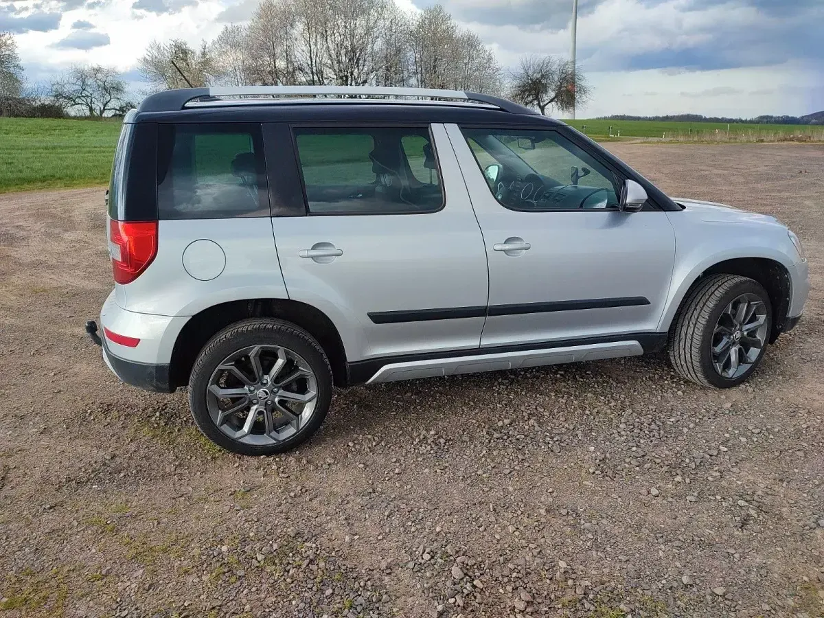 Używany Skoda Yeti 140 KM (102 kW) 2015 Srebrny SUV