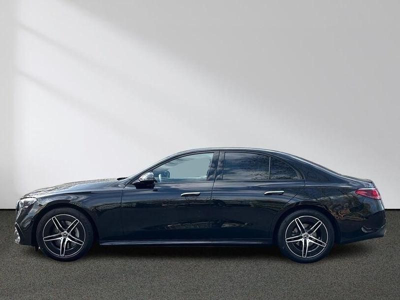 Gebraucht Mercedes E220 AMG 197 PS (144 kW) 2024 Schwarz Limousine