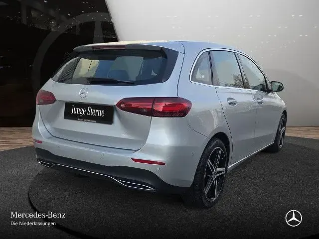 Gebraucht Mercedes B220 Advanced 190 PS (139 kW) 2023 Silber Kleinwagen