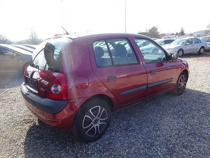 Gebraucht Renault Clio II 58 PS (42 kW) 2001 Rot Limousine