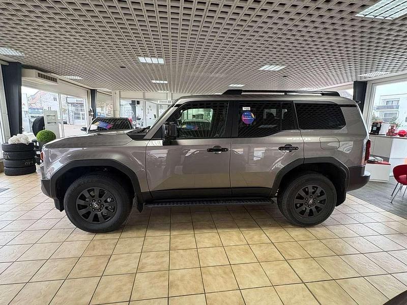 Neu Toyota Land Cruiser Executive 205 PS (150 kW) 2026 Avantgarde bronze me SUV