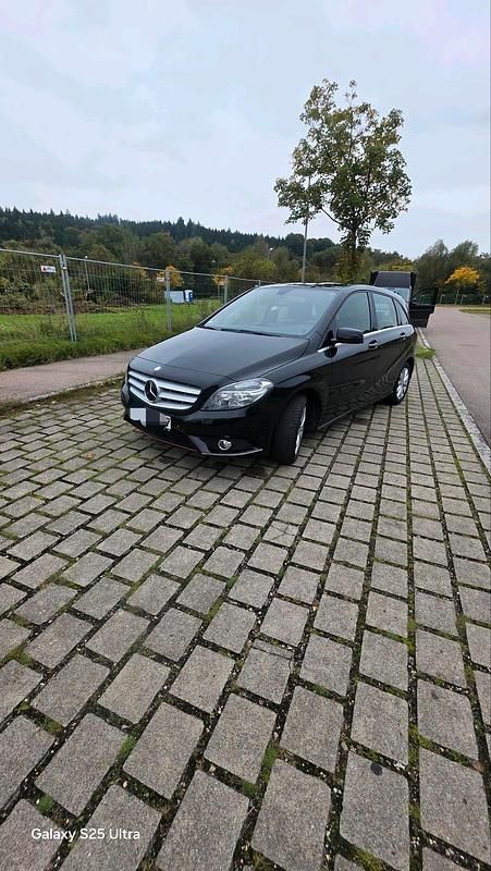 Gebraucht Mercedes B200 156 PS (114 kW) 2013 Schwarz Van / Kleinbus