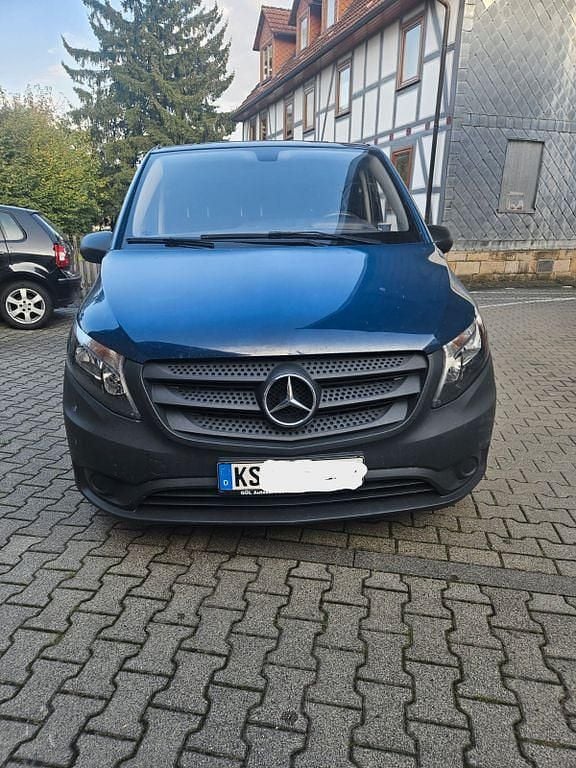 Blau Gebraucht 2018 Mercedes Vito Van / Kleinbus | 12.400 € (Guter Preis) - Bild 1/4