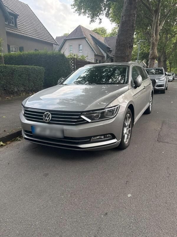 Grau Gebraucht 2015 VW Passat Kombi | 9.700 € (Superpreis) - Bild 1/4