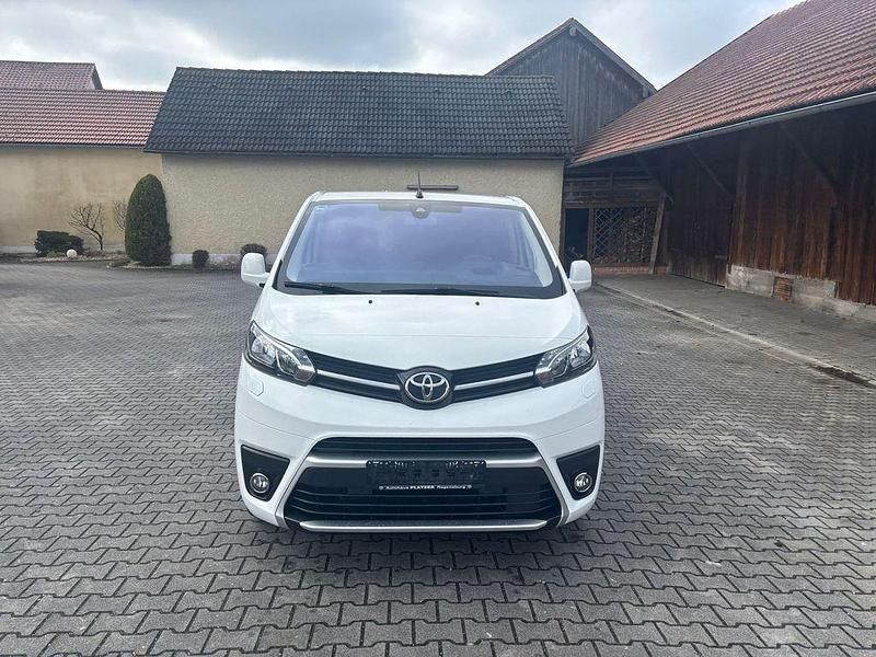 Gebraucht Toyota Proace Team 177 PS (130 kW) 2021 Weiß Van / Kleinbus