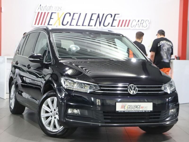 Deep black perleffekt Gebraucht 2019 VW Touran Highline Van / Kleinbus | 17.444 € (Superpreis) - Bild 1/4
