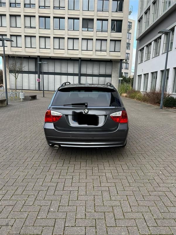 Gebraucht BMW 320 163 PS (119 kW) 2006 Grau Kombi