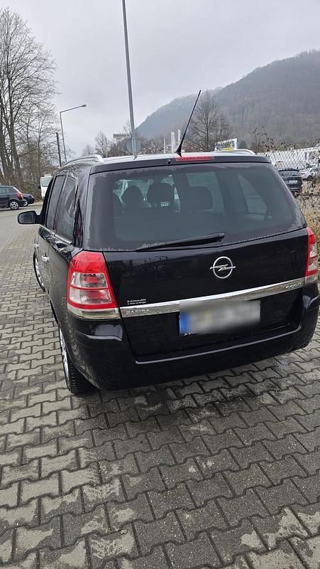 Gebraucht Opel Zafira 125 PS (91 kW) 2011 Schwarz Van / Kleinbus