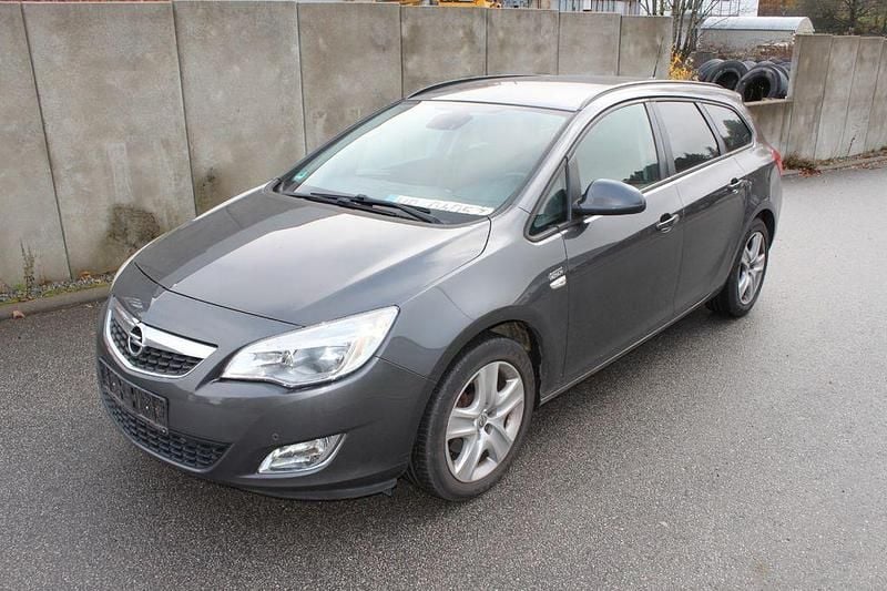 Gebraucht Opel Astra Design Edition 125 PS (91 kW) 2011 Grau Kombi