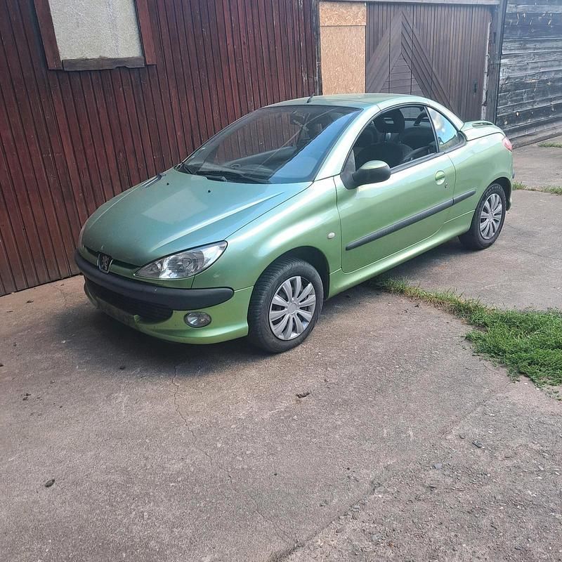 Grün Gebraucht 2002 Peugeot 206 CC Cabrio | 500 € (Superpreis) - Bild 1/4