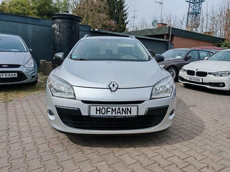 Gebraucht Renault Mégane III 106 PS (77 kW) 2011 Silber Limousine