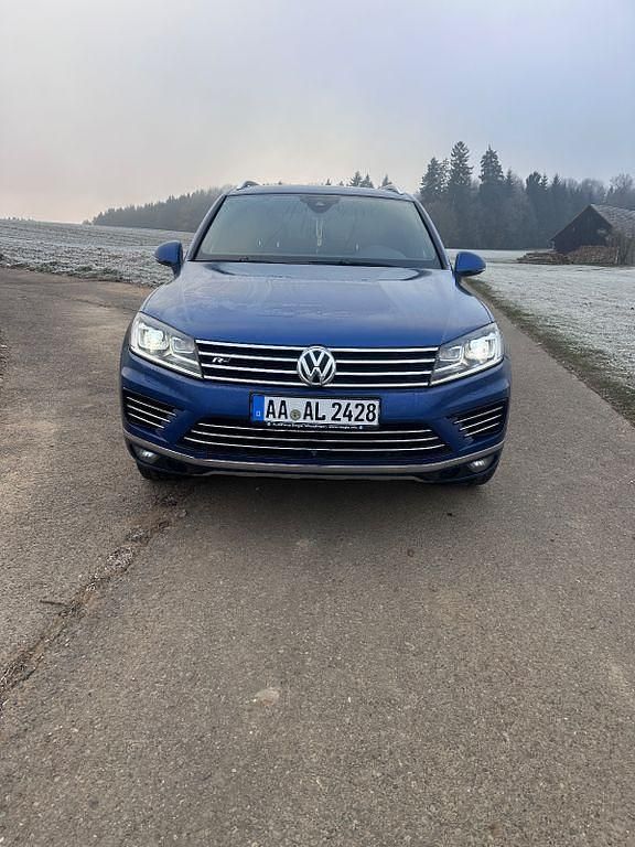 Blau Gebraucht 2016 VW Touareg R-line SUV | 19.000 € (Fairer Preis) - Bild 1/4