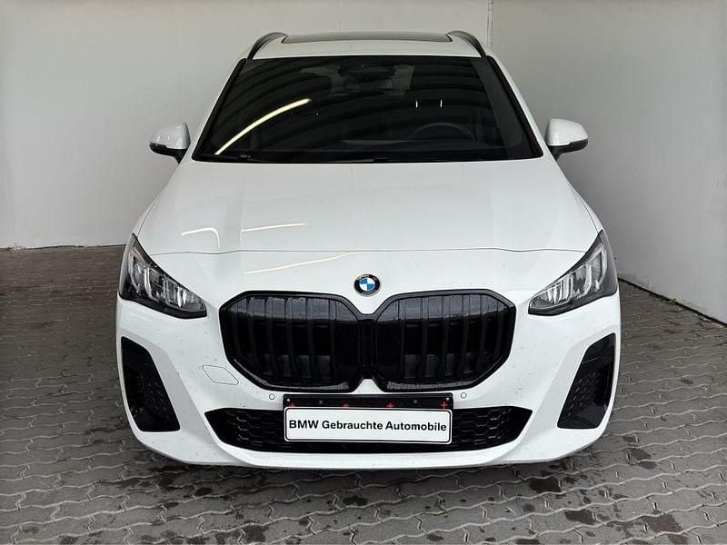 Weiß Gebraucht 2025 BMW 218 Active Tourer M Sport Van / Kleinbus | 30.989 € (Superpreis) - Bild 1/4