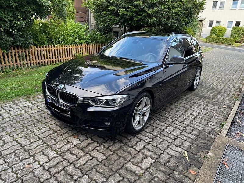 Schwarz Gebraucht 2015 BMW 330 M Sport Limousine | 17.700 € (Fairer Preis) - Bild 1/4