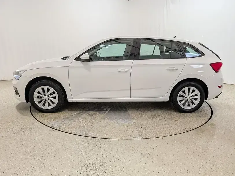 Gebraucht Skoda Scala Ambition 95 PS (69 kW) 2023 Candyweiss Kleinwagen