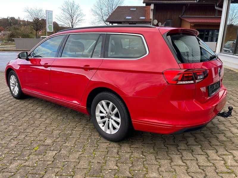 Gebraucht VW Passat Business 122 PS (89 kW) 2023 Rot Kombi