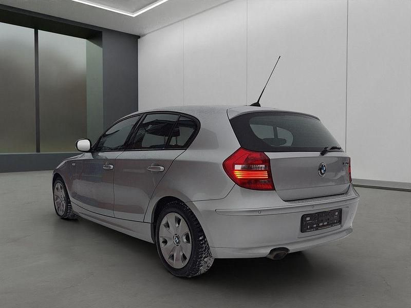 Gebraucht BMW 120 Advantage 177 PS (130 kW) 2011 Silber / titansilber (metallic) Kleinwagen
