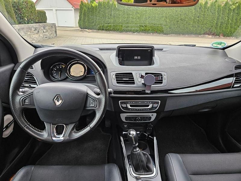 Gebraucht Renault Mégane Bose Edition 132 PS (97 kW) 2015 Weiß Limousine