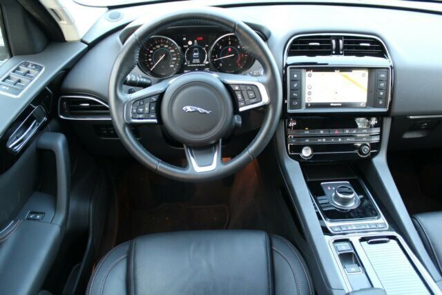 Gebraucht Jaguar F-Pace Prestige 180 PS (132 kW) 2018 Grau metallic SUV