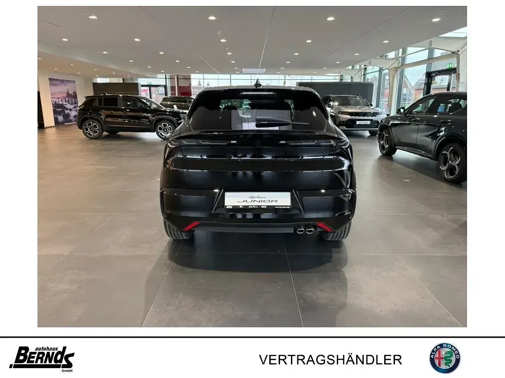 Neu Alfa Romeo Junior Ti 136 PS (100 kW) 2026 Schwarz SUV