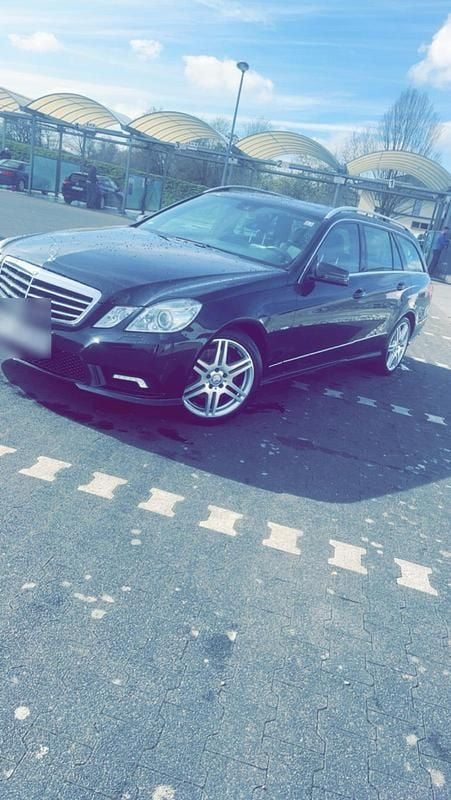 Schwarz Gebraucht 2011 Mercedes E350 Kombi | 13.500 € (Teuer) - Bild 1/4